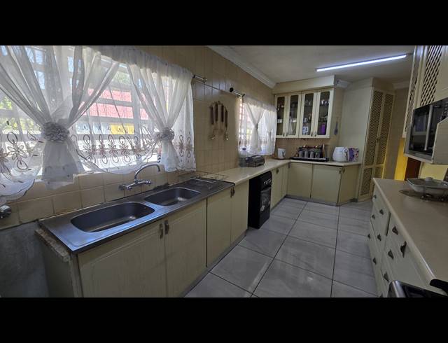 4 BEDROOM FREEHOLD FOR SALE IN ALBERTSDAL